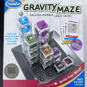 Gravity maze board game